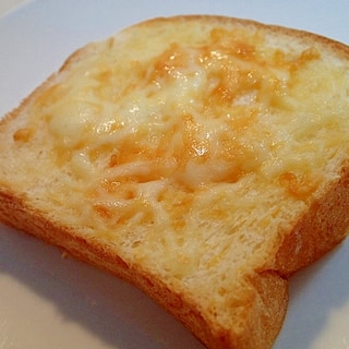 細切りモッツァレラチーズのソルティーデニッシュパン